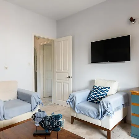 Nikiforos Apartments, Mesongi *