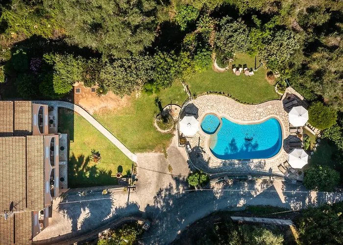 Nikiforos Apartments, Месонги